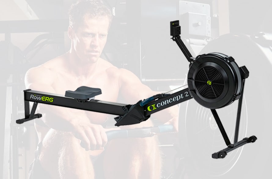 Rameur Concept2 RowERG avec un homme en arrière-plan en train de ramer.