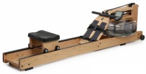 Rameur Waterrower en bois de merisier avec un moniteur S4 et un siège noir.