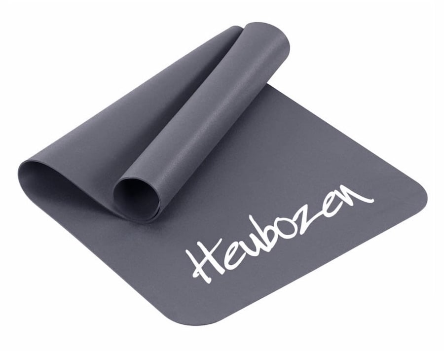 Screenshot Tapis de souris gris avec le mot 'Heubozen' écrit en blanc sur le coin inférieur droit.
