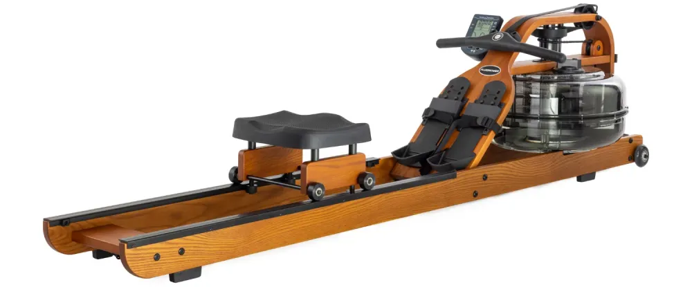 Rameur Fluid Viking en bois orange avec siège mobile et mécanisme magnétique, console de contrôle et rails, équipement de fitness pour entraînement intérieur